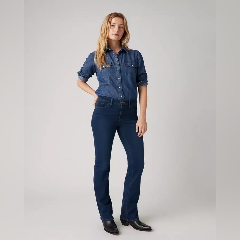 Levi’s 315 Shaping Bootcut in Dark Wash size 28